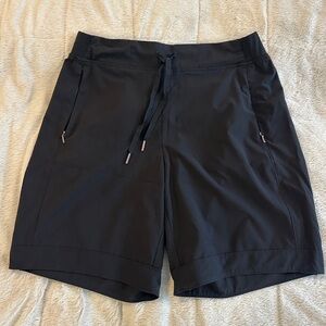 CALIA Journey Collection Mid Rise Short 8” women’s size L